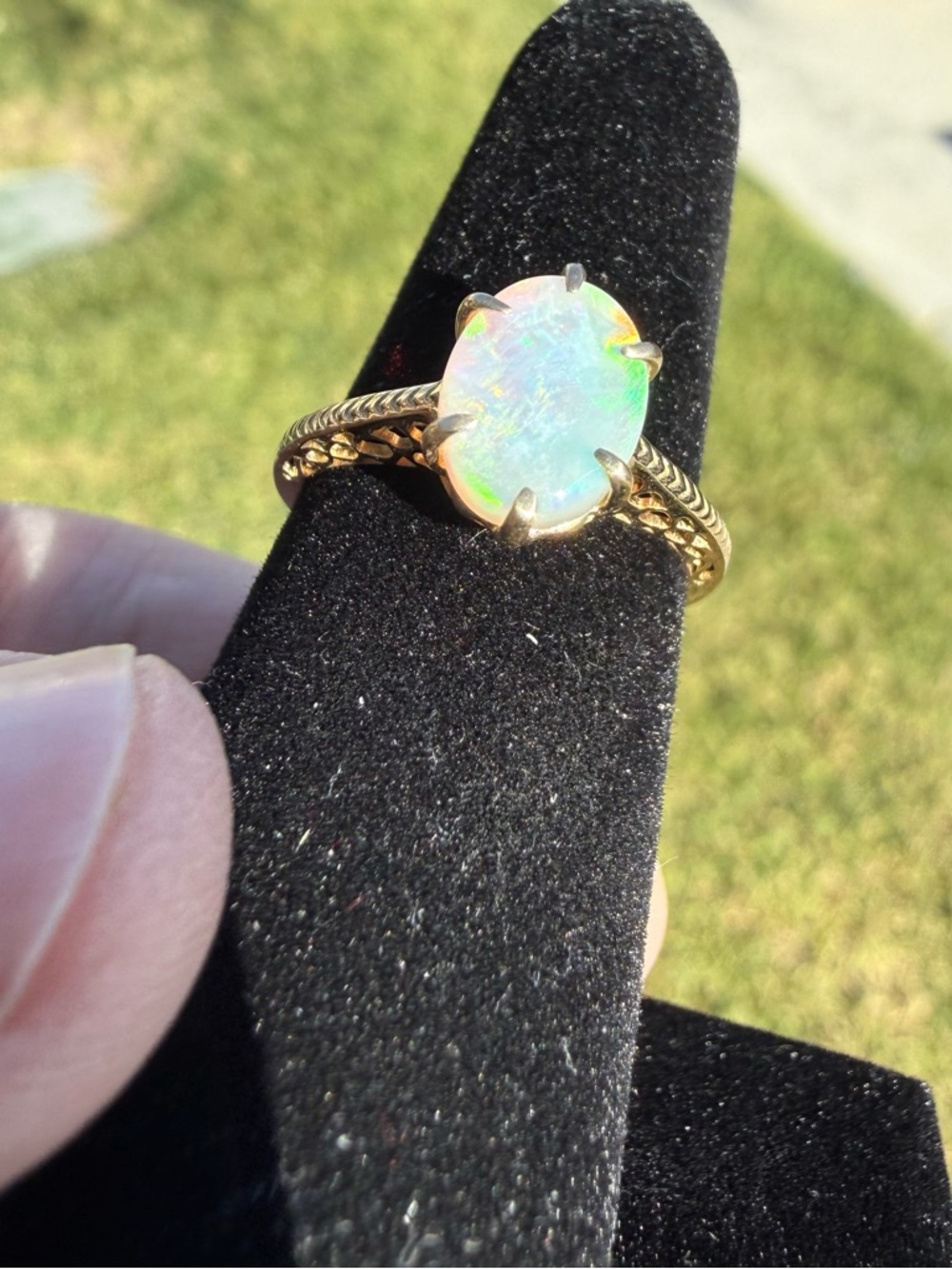 14 k Gold Opal Oval Solitaire Ring - Australian blue green Coober Pedy - Picture 4 of 13